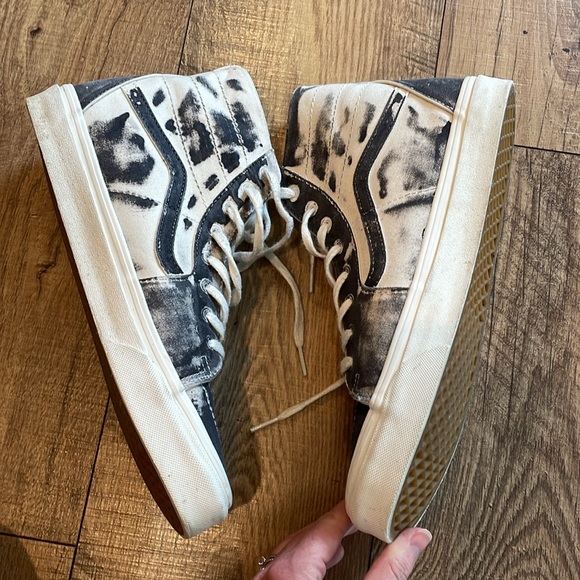 Vans men’s size 11.5 shoes in a denim and white color. - Picture 6 of 8